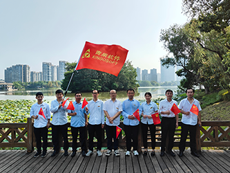 08活动合影(六).png