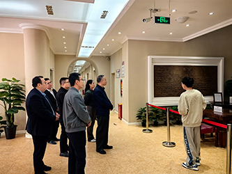 08参观新疆大学校史馆(四).jpg