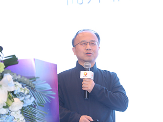 14北京大学网信办主任蒋广学作了题为“内驱力是推动数字化转型多元协同的关键”的主题报告.jpg