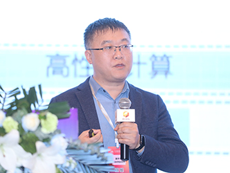 15中国科学技术大学网络信息中心主任薛开平作了题为“中国科大数字化转型的几点思考”的主题报告.jpg