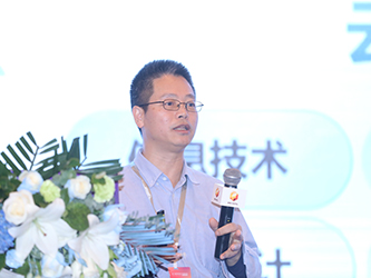 16大连海事大学网络信息与综合服务中心CIO樊铁成作了题为“共商共建标准引领云中大学实践”的主题报告.jpg