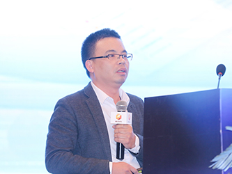 17吉安职业技术学院网络信息中心主任尹积栋作了题为“智慧校园建设的探索与实践分享”的主题报告.jpg