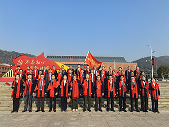 05韶山游客中心合影(一).png