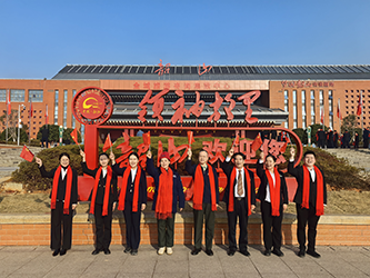 06韶山游客中心合影(二).png
