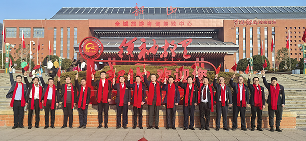 07韶山游客中心合影(三).png