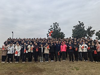 12活动合影(二).png