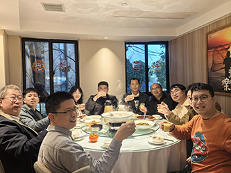 32聚餐剪影(二).png