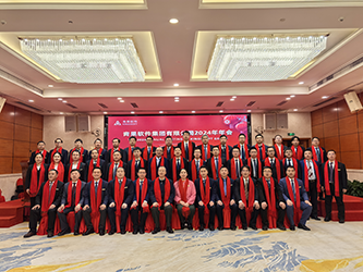 34青果软件集团高层管理团队合影.png