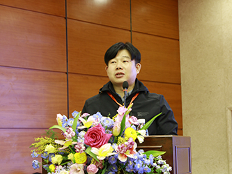 20-滁州城市职业学院教务处学籍科程春科长作了题为《廿五载砥砺前行，青果铸就教育梦；万千校携手共进，行稳致远谱新章》的专题报告.png